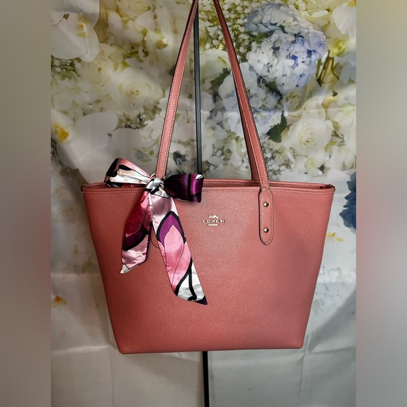 Coach Outlet light pink city zip tote GUC - Picture 16 of 16